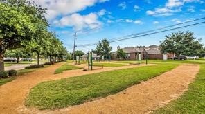 32207 Decker Oaks Dr, Pinehurst, TX 77362 - photo 2