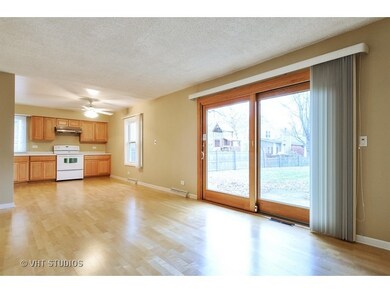 1708 Warbler Dr, Naperville, IL 60565 - photo 5