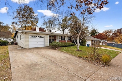 3290 Kingsley Dr, Florissant, MO 63033 - photo 2