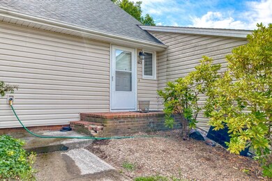 423 New Kent Rd, Blacksburg, VA 24060 - photo 2