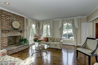 9812 Tibron Ct, Potomac, MD 20854 - photo 6