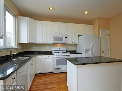 2509 Woodrow Wilson Dr, Herndon, VA 20171 - photo 6