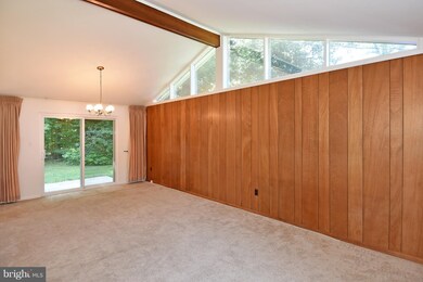 8205 Springfield Village Dr, Springfield, VA 22152 - photo 7