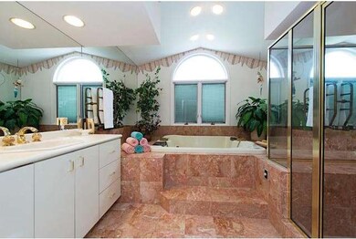 Master Bath (Upstairs)