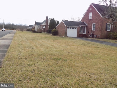 718 E Broad St, Quakertown, PA 18951 - photo 5