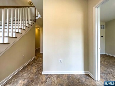 64 Parkside Ln, Teaneck, NJ 07666 - photo 7