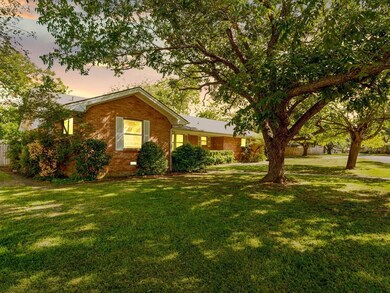 1221 Briarwood Dr, Cleburne, TX 76033 - photo 2