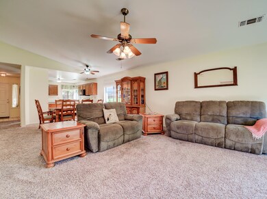 Open to dining/kitchen