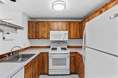 7 Redwood Cir unit U7, Nashua, NH 03062 - photo 4