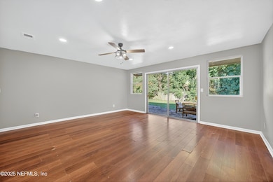 Lamanto Living Room unstaged