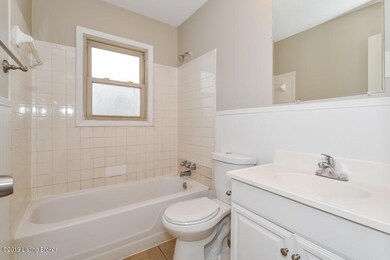 P1610607-Bathrooms-474081