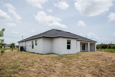 240 Blackstone Dr, Fort Myers, FL 33913 - photo 4