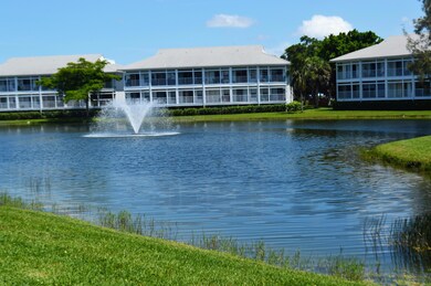 128 Cypress Point Dr unit 128, Palm Beach Gardens, FL 33418 - photo 2