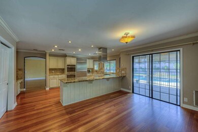 Casual Dining and Kitchen