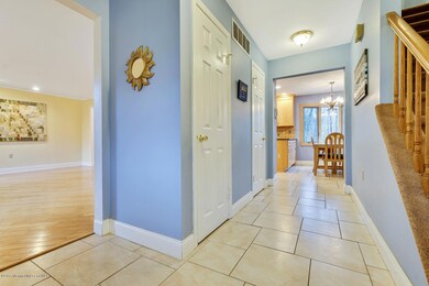 2 Carriage Ct Marlboro-large-004-1-Foyer