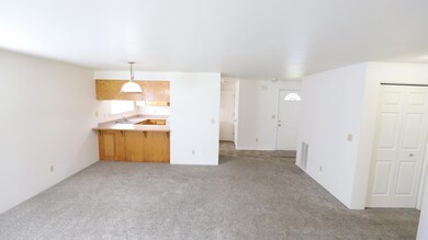 647 SW Larch Rd, Grants Pass, OR 97526 - photo 4