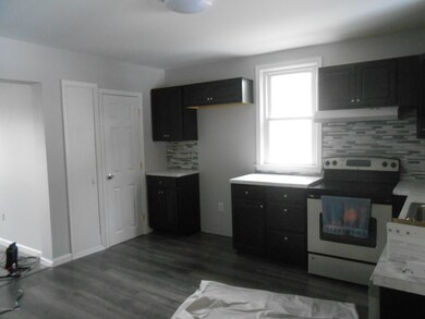 514 Sarah St unit First Floor, Stroudsburg, PA 18360 - photo 5