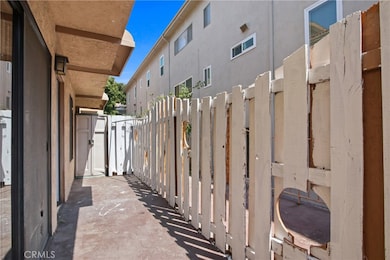 10687 Wilkins Ave unit 1, Los Angeles, CA 90024 - photo 2