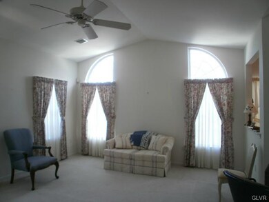 4763 Steeplechase Dr unit 4C, Macungie, PA 18062 - photo 3