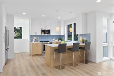 10738 Interlake Ave N, Seattle, WA 98133 - photo 2