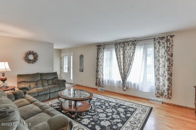 8 Longwood Dr, Albany, NY 12211 - photo 4