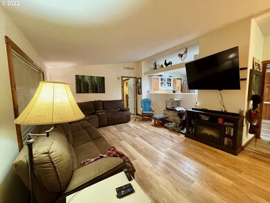 Living Room/Entrance