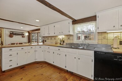 121 Chestnut St, North Reading, MA 01864 - photo 5