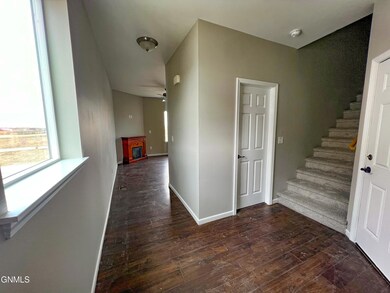 13711 Kristina St, Williston, ND 58801 - photo 3