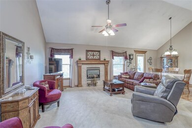 4439 SW Creekview Dr, Lees Summit, MO 64082 - photo 7