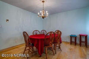 415 S Bennett St, Burgaw, NC 28425 - photo 6