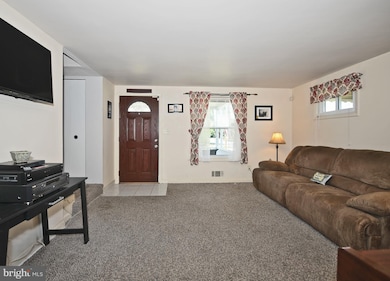 1011 Foxwood Ln, Essex, MD 21221 - photo 6