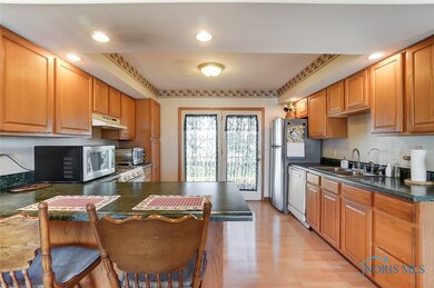 23791 W Meadow Dr, Genoa, OH 43430 - photo 6