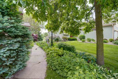 904 Foxboro Dr unit 904, Oregon, WI 53575 - photo 2