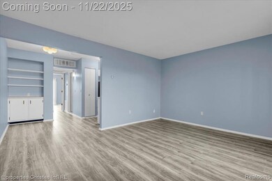 328 E Elmwood Ave unit 24, Clawson, MI 48017 - photo 3