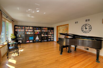 506 N Walnut St, Elmhurst, IL 60126 - photo 3