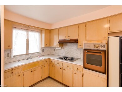 Sunny kitchen with retro style!