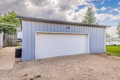 303 E State St, Toledo, IA 52342 - photo 4