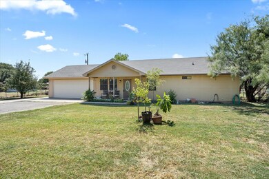 3320 Crook Ct, Granbury, TX 76049 - photo 4