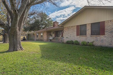 2147 Hill Top Cir, Weatherford, TX 76085 - photo 2