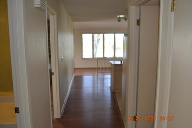 Foyer to Kit/LR