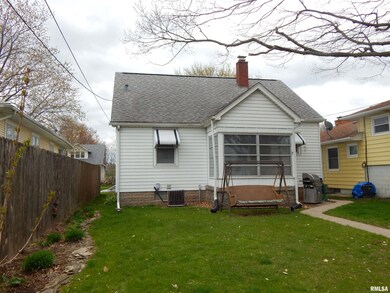 2137 3rd St, Moline, IL 61265 - photo 3