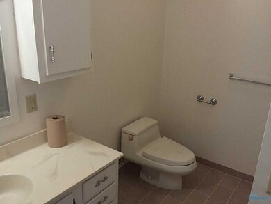 Full Bath. Lower Unit