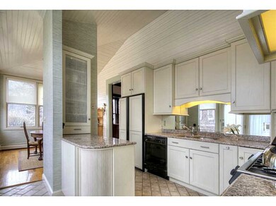 107 Old Beach Rd unit 1, Newport, RI 02840 - photo 4