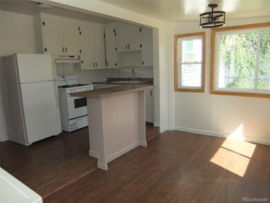 Breakfast bar/eating space for table