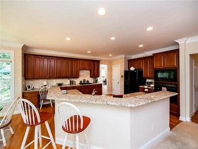 Kitchen breakfast bar