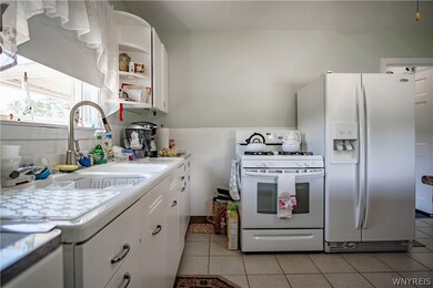 LOWER UNIT - KITCHEN
