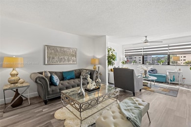 Sunrise Lakes Phase 4 unit 202, Sunrise, FL 33322 - photo 2