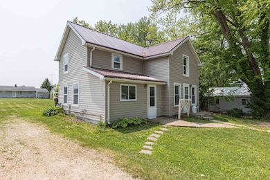 811 E Maple St, Lancaster, WI 53813 - photo 2