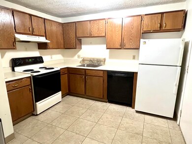 525 Calef Rd unit 1, Manchester, NH 03103 - photo 3