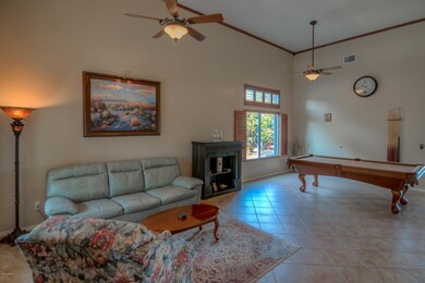 6 Living Room photo a